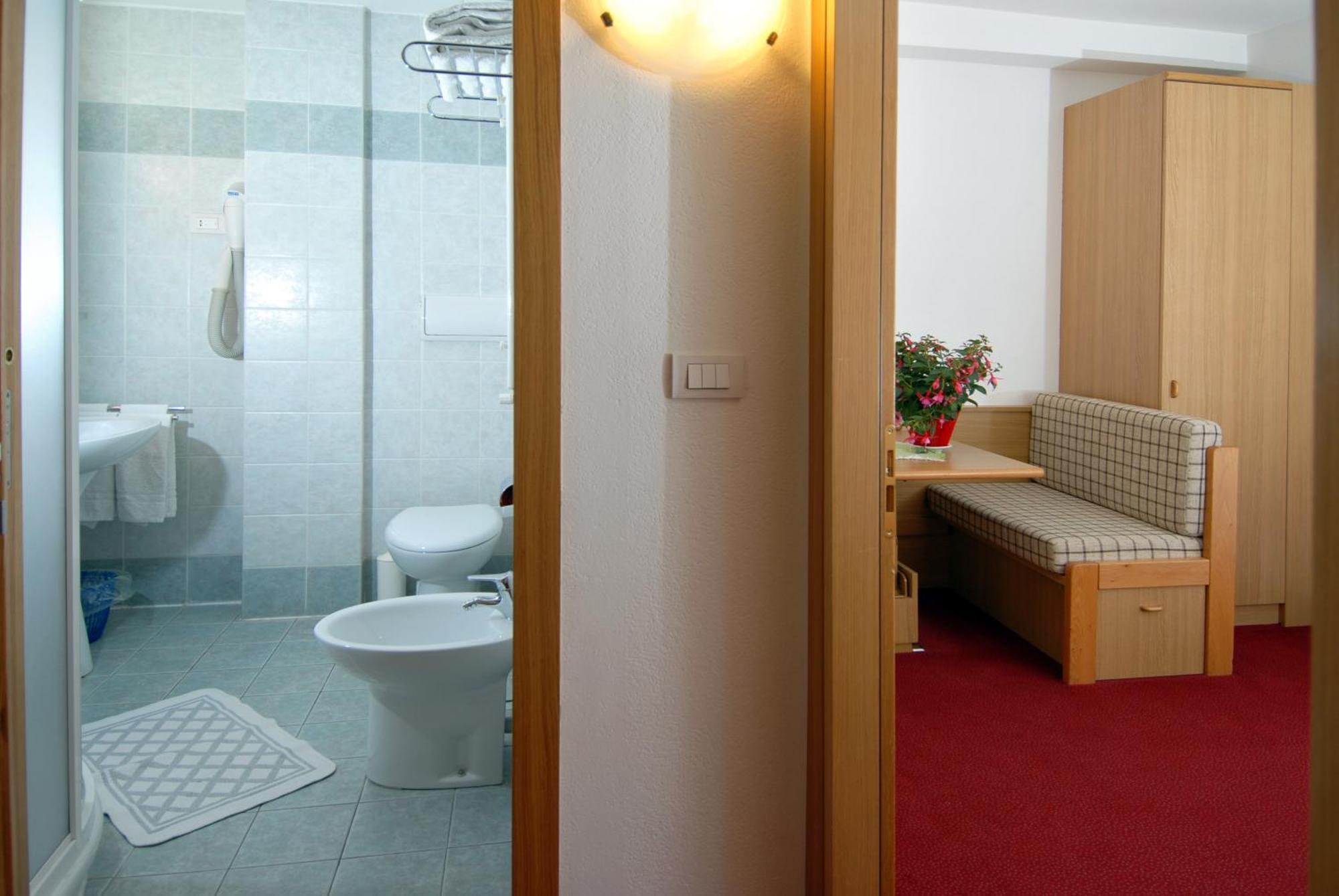 Hotel Zanon Ziano di Fiemme Exteriör bild