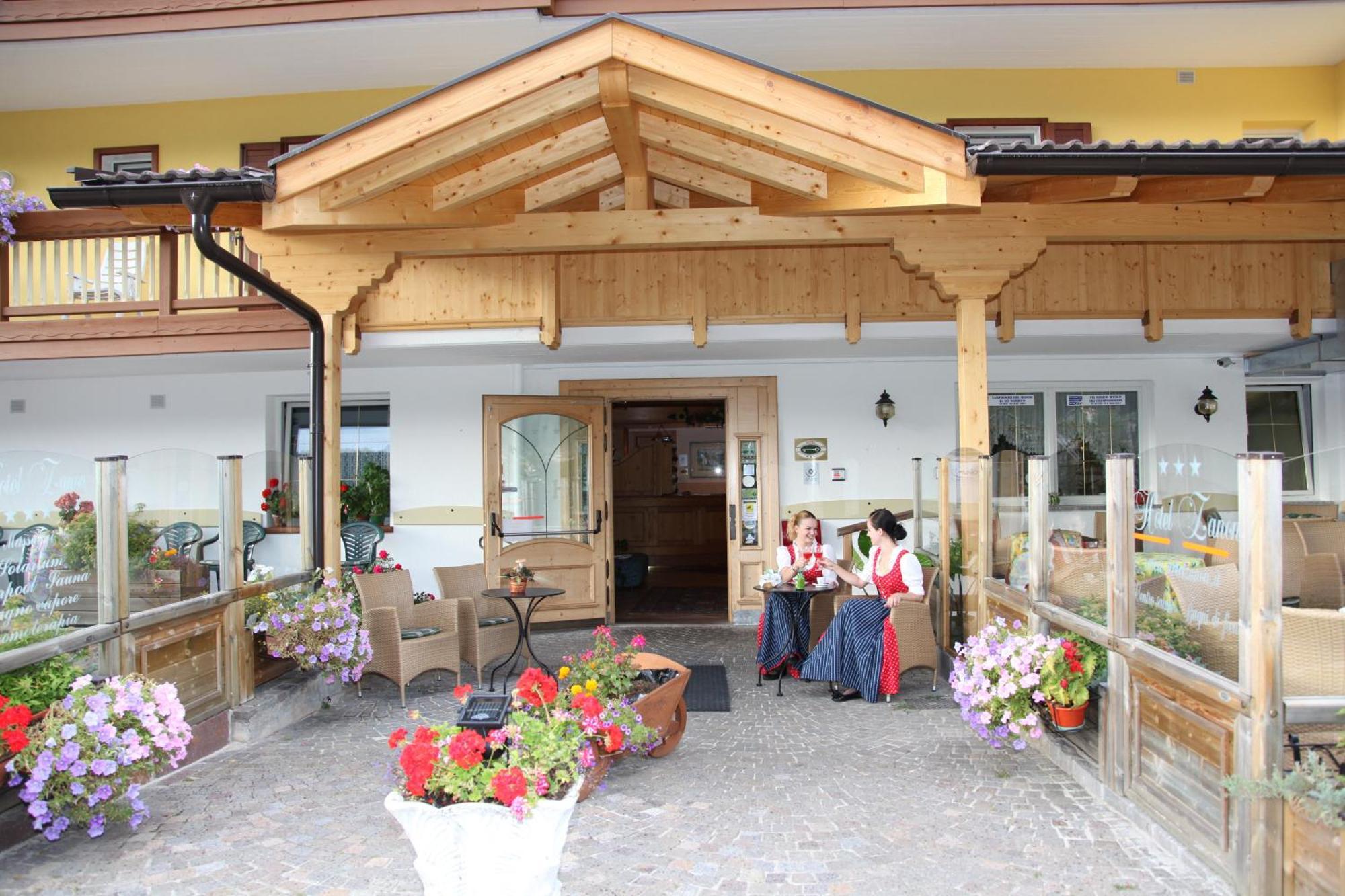 Hotel Zanon Ziano di Fiemme Exteriör bild